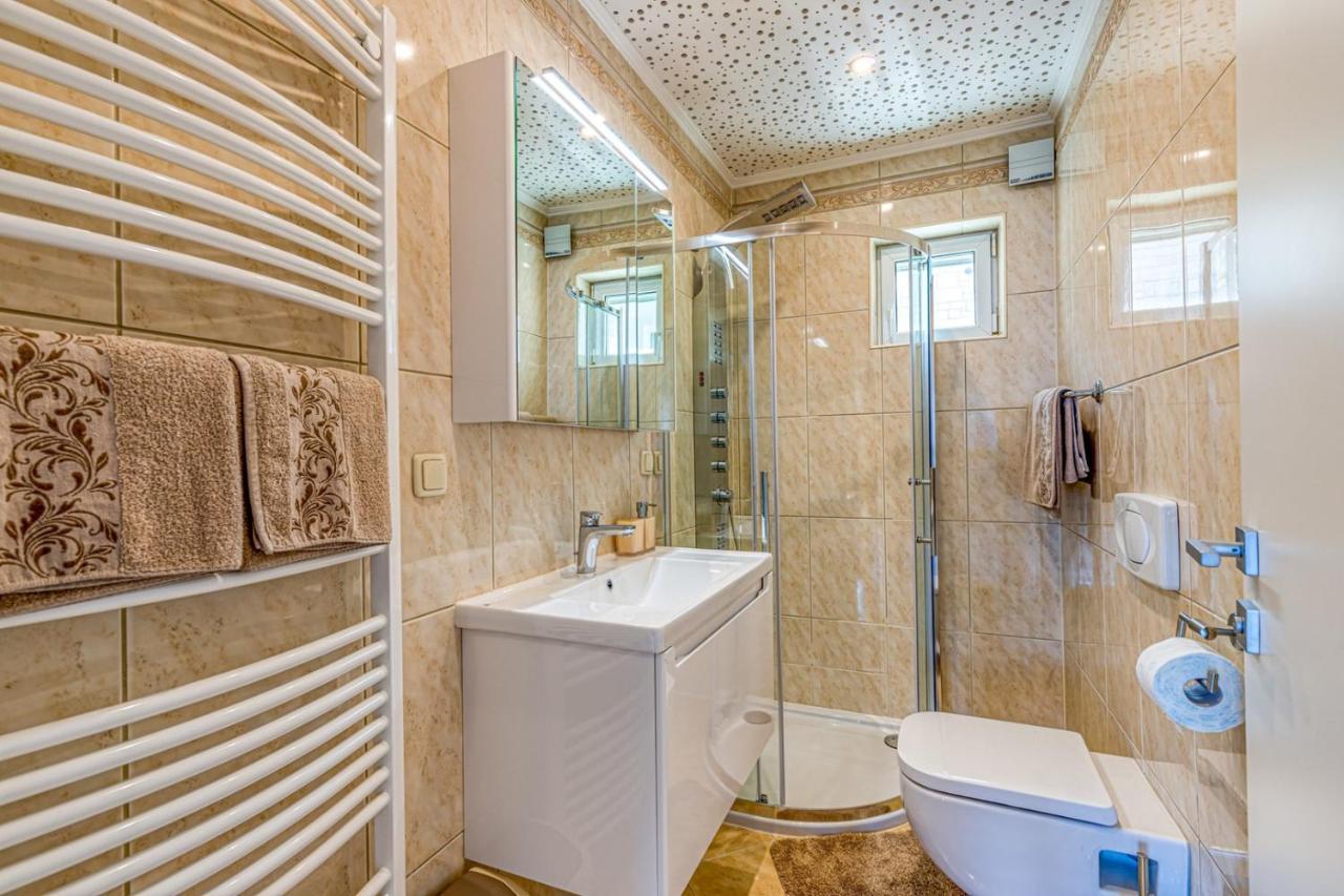 Villa Milena With Pool And Sea View Crveni Vrh Exterior foto